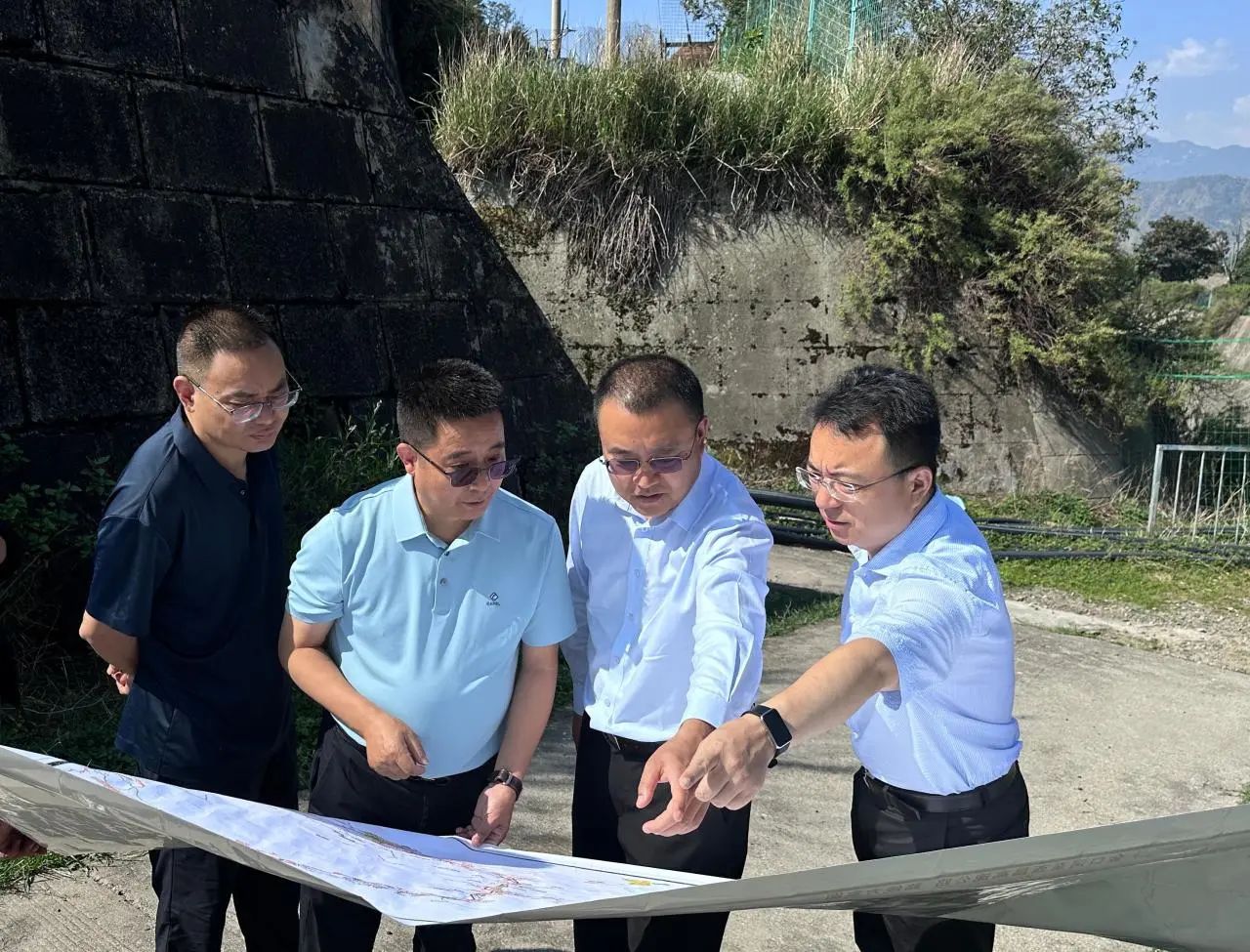 四川路桥党委副书记、副董事长、总经理羊勇一行督导调研金西、昭普高速公路项目